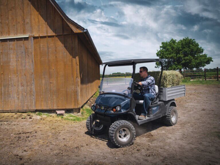 קושמן עם חציר לחקלאים